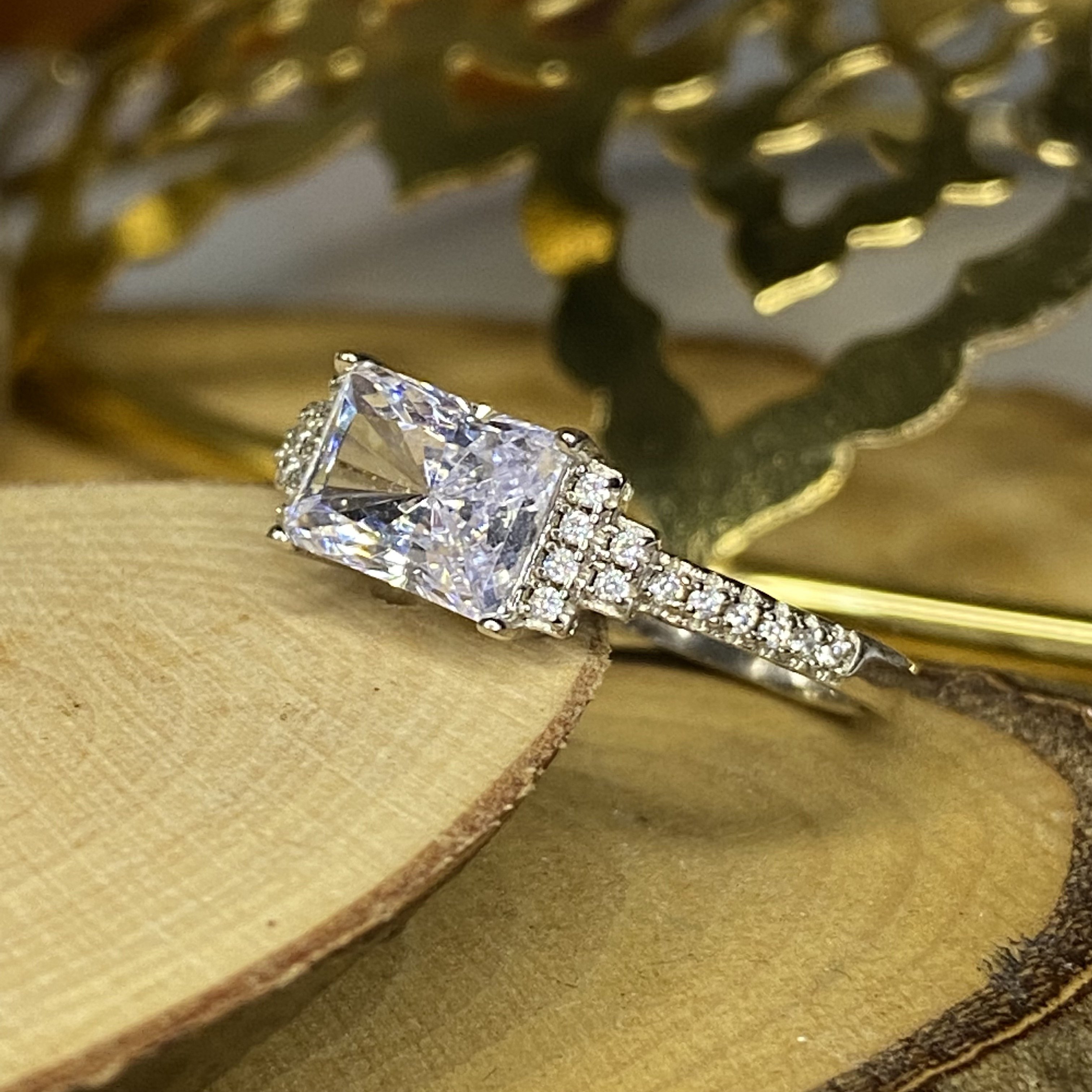 925 Ayar Gümüş Zirkon Taşlı Taç Baget Model Bayan Yüzük 13 cm