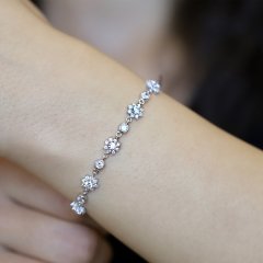 Zirkon Taşlı Çiçek Model 925 Ayar Gümüş Bileklik