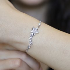Zirkon Taşlı Çiçek Model 925 Ayar Gümüş Bayan Bileklik