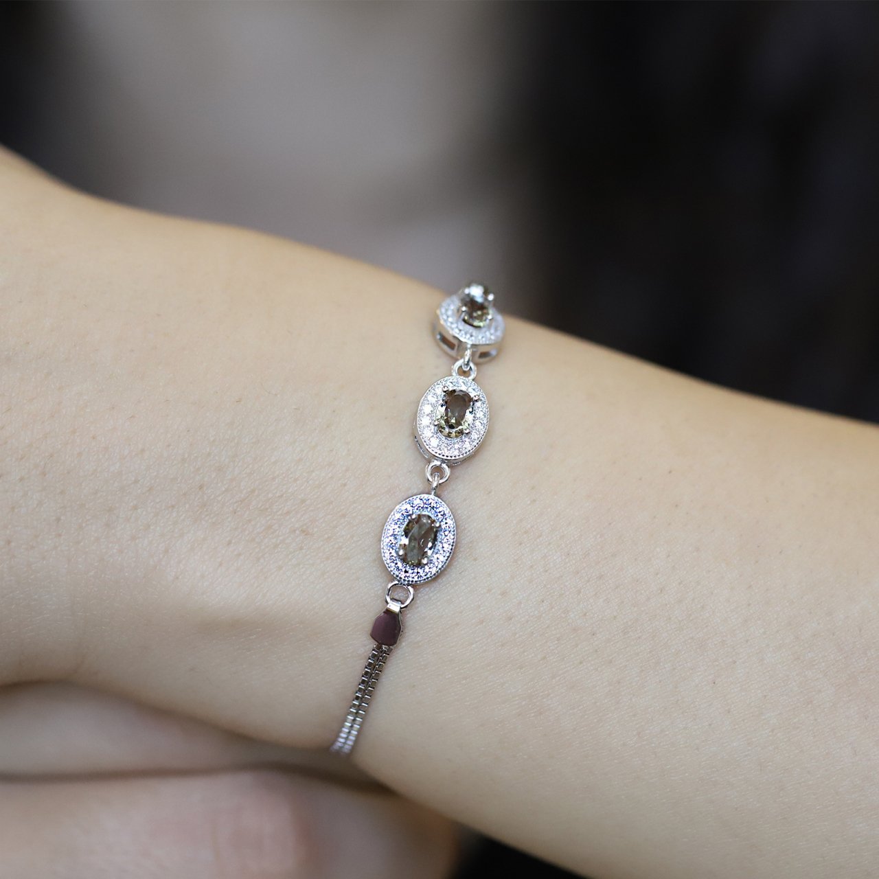 Renk Değiştiren Sultan Taşlı Zirkon İşlemeli Gümüş Bileklik