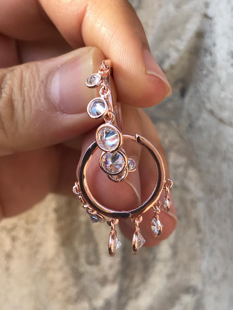 Sallantılı Zirkon Taşlı Rose Renk Shakira Model Gümüş Küpe