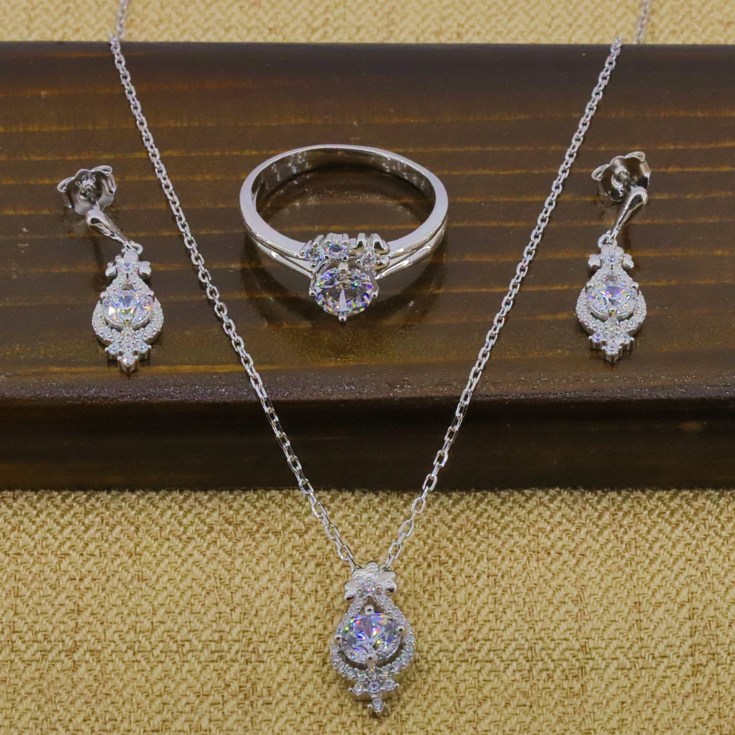 Zirkon Taşlı Damla Model 925 Ayar Saf Gümüş Üçlü Bayan Set