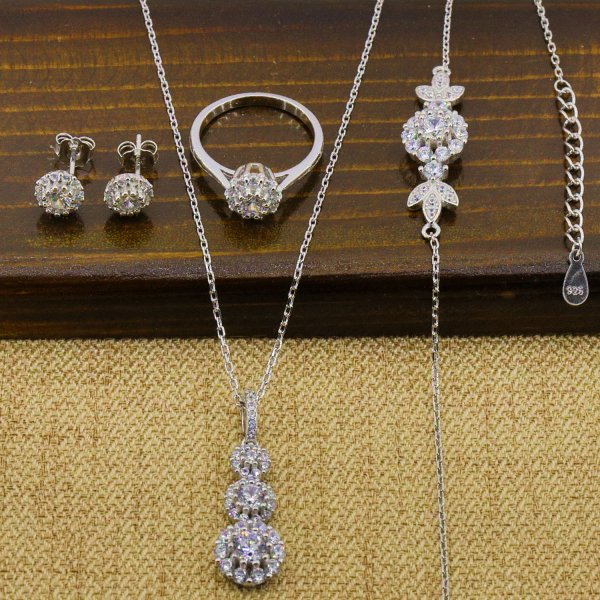 Zirkon Taşlı Çiçek Model 925 Ayar Gümüş Bayan Dörtlü Set