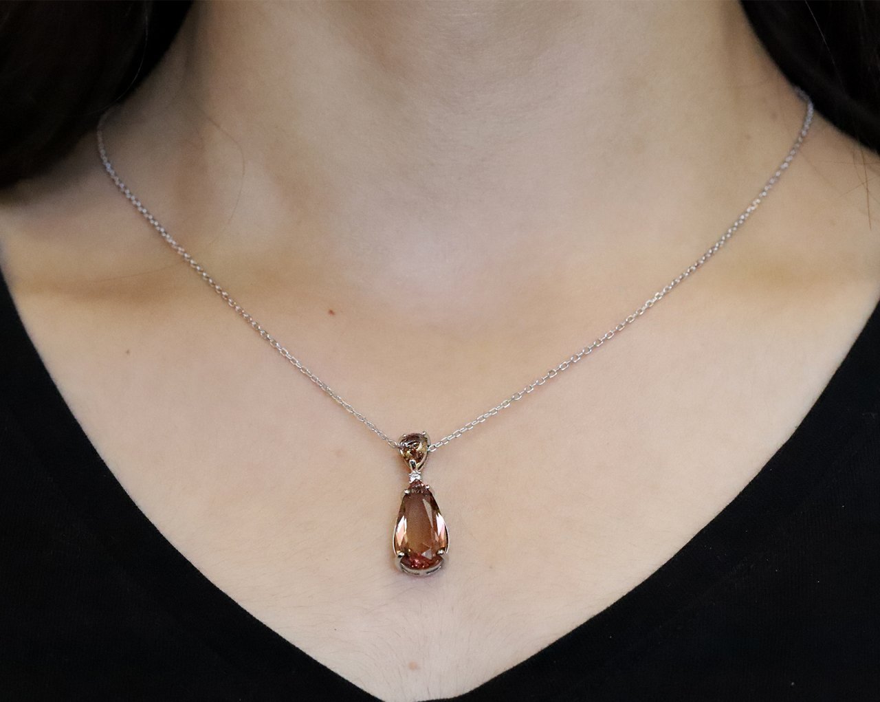 Renk Değiştiren Sultanit Taşlı Gümüş Kolye