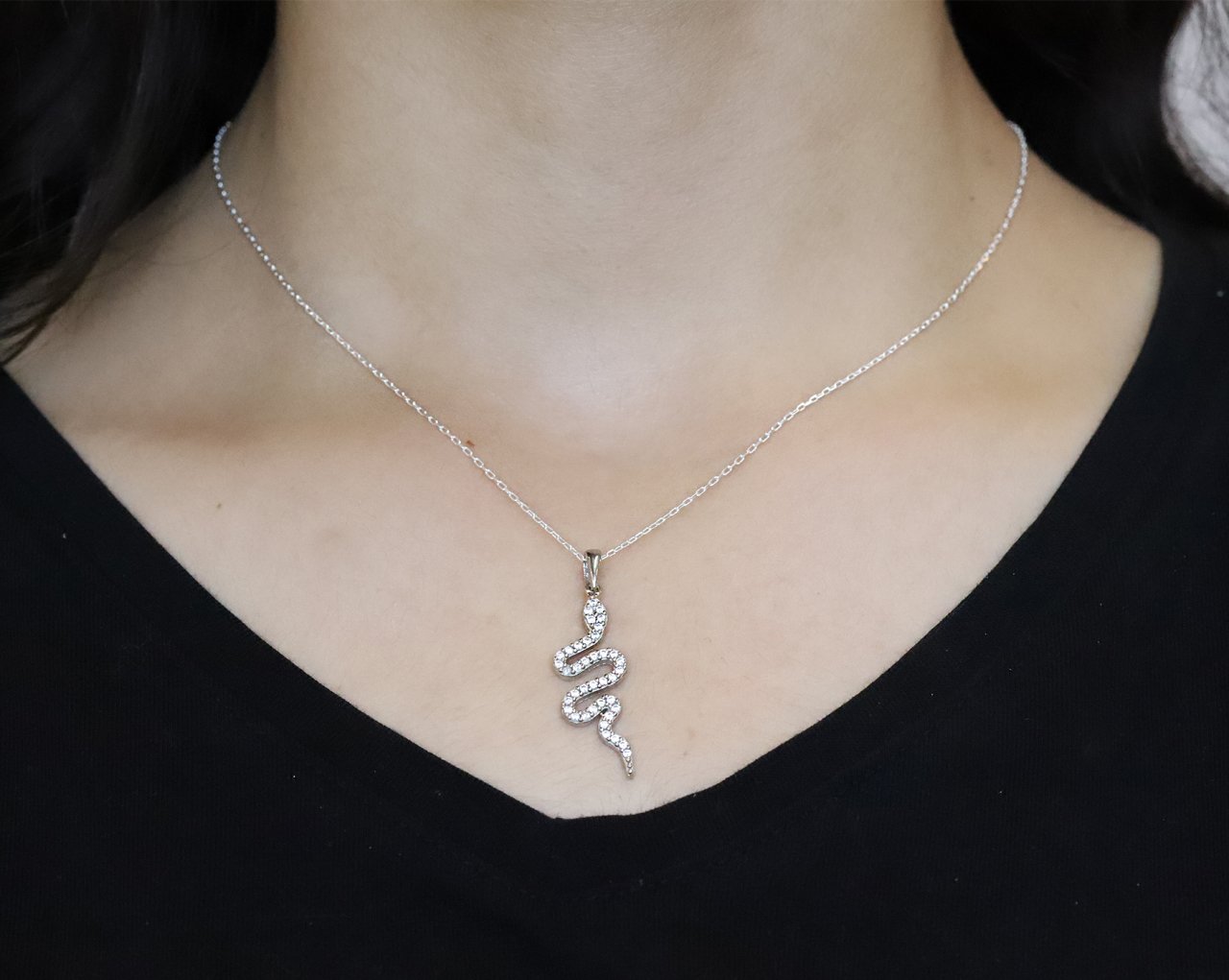 Yılan Model Zirkon Taşlı Gümüş Kolye