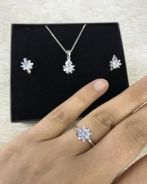 Tektaş Zirkon Model 925 Ayar Gümüş Bayan Üçlü set