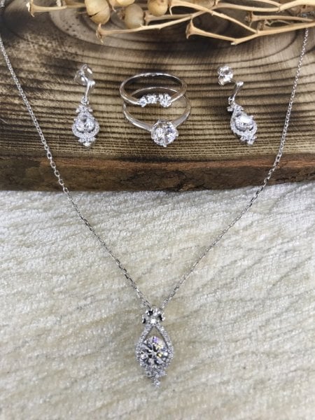 925 Ayar  Saf Gümüş Zirkon Taşlı Tektaş Damla Model Üçlü Bayan Set
