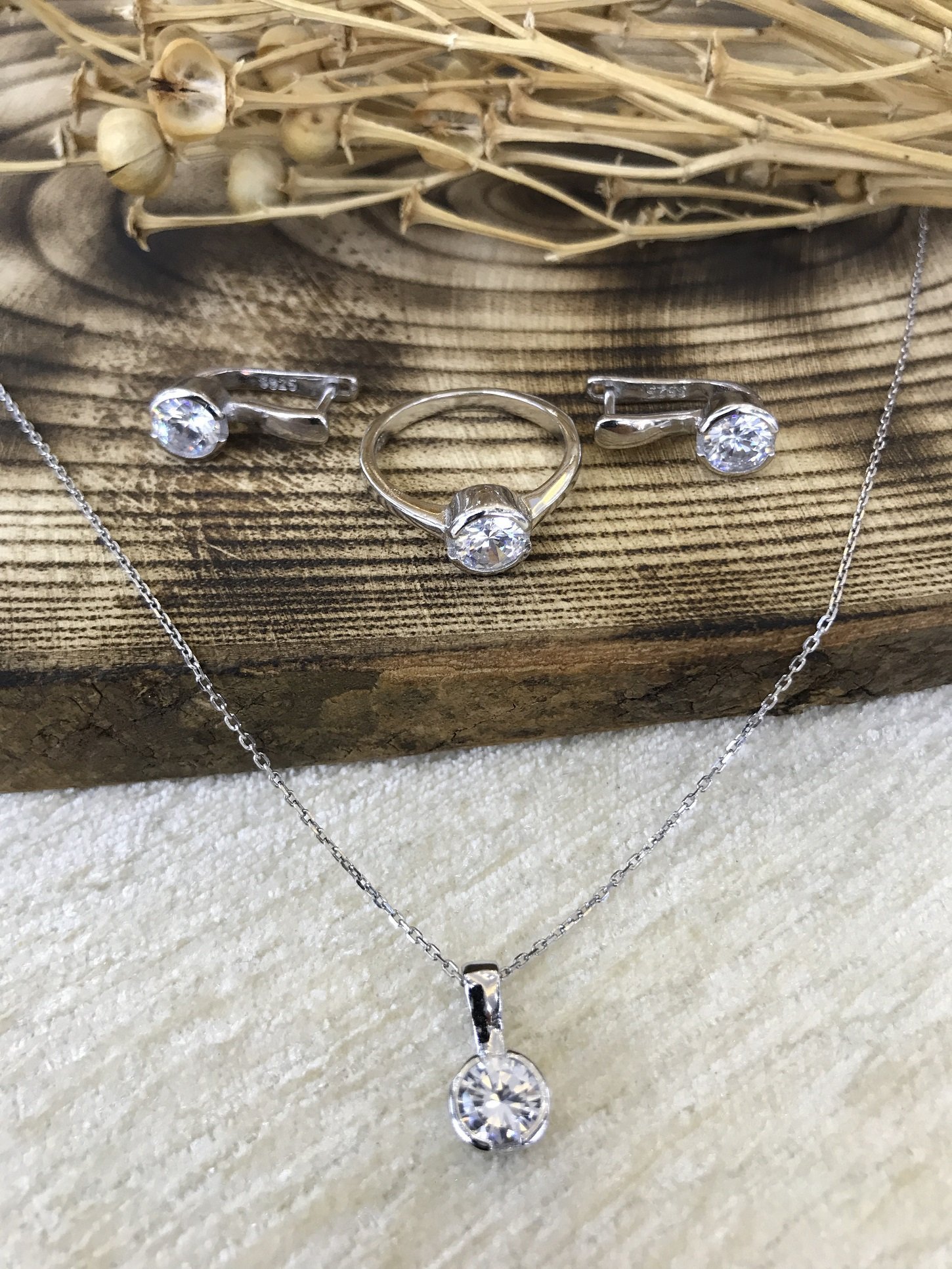 925 Ayar  Saf Gümüş Zirkon Taşlı Daire Tektaş Çiçek Model Üçlü Bayan Set