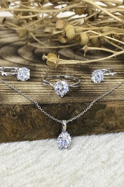 925 Ayar  Saf Gümüş Zirkon Taşlı Taçlı Tektaş Model Üçlü Bayan Set