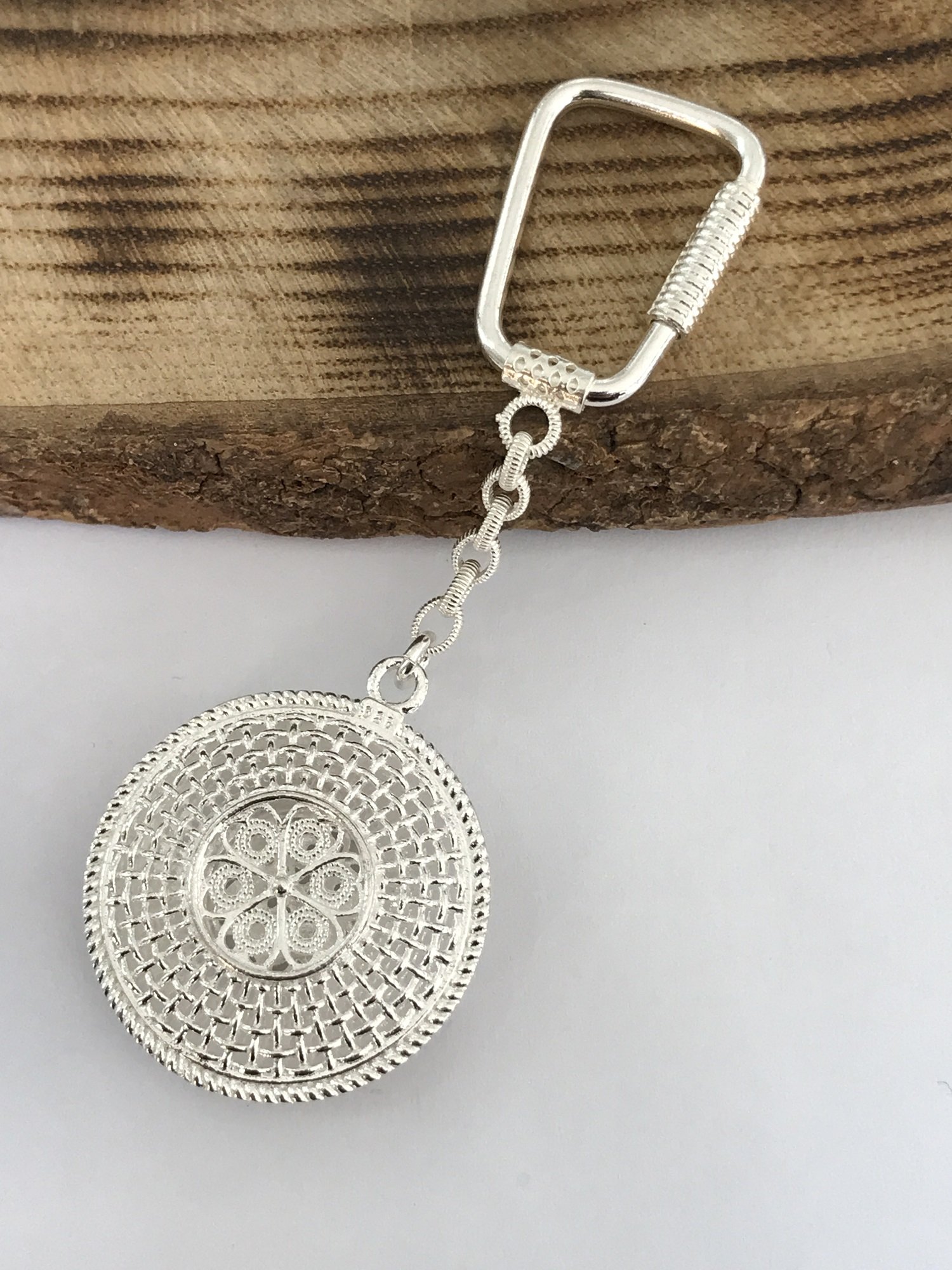 925 Ayar Gümüş Telkâri İşçilikli Kasımpatı  Çiçeği Model Gümüş Anahtarlık