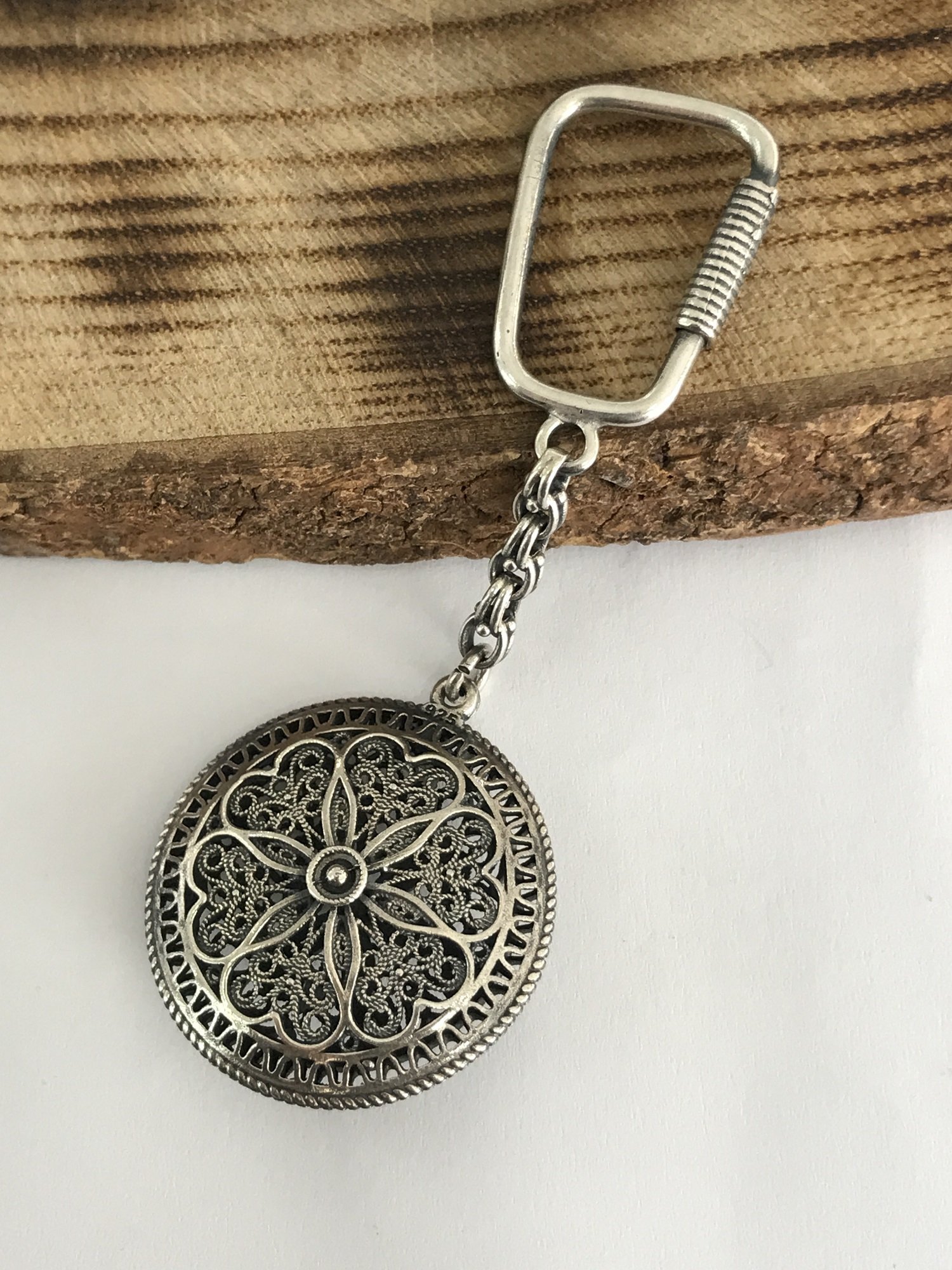 925 Ayar Gümüş Telkâri İşçilikli Lilyum Çiçeği  Model Gümüş Anahtarlık