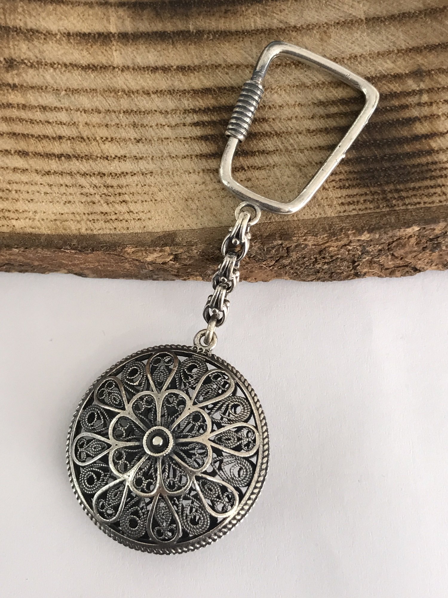 925 Ayar Gümüş Telkâri İşçilikli Papatya Model Gümüş Anahtarlık