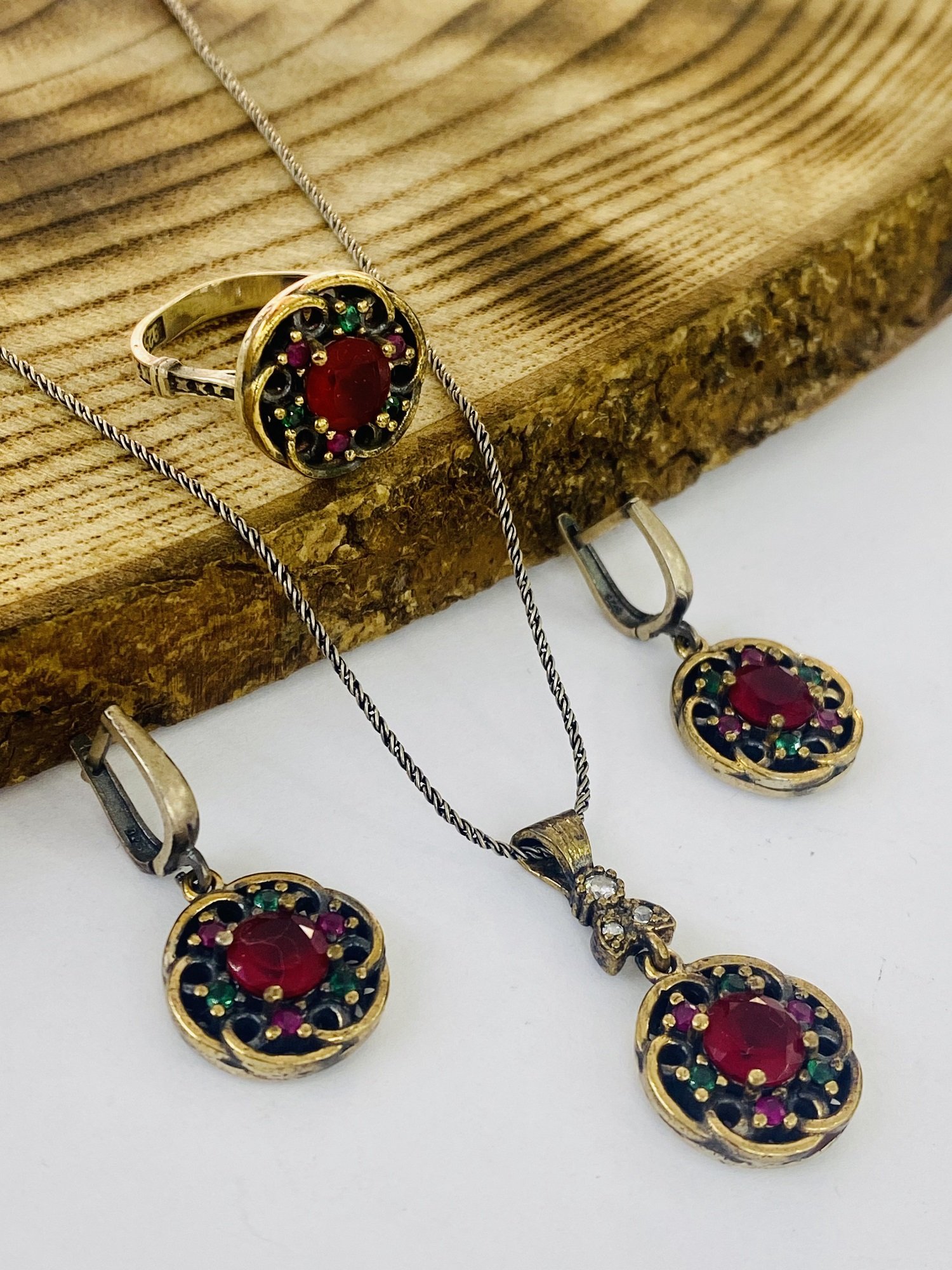 925 Ayar Gümüş Kök Yakut Taşlı Otantik Model  Bayan Üçlü Set