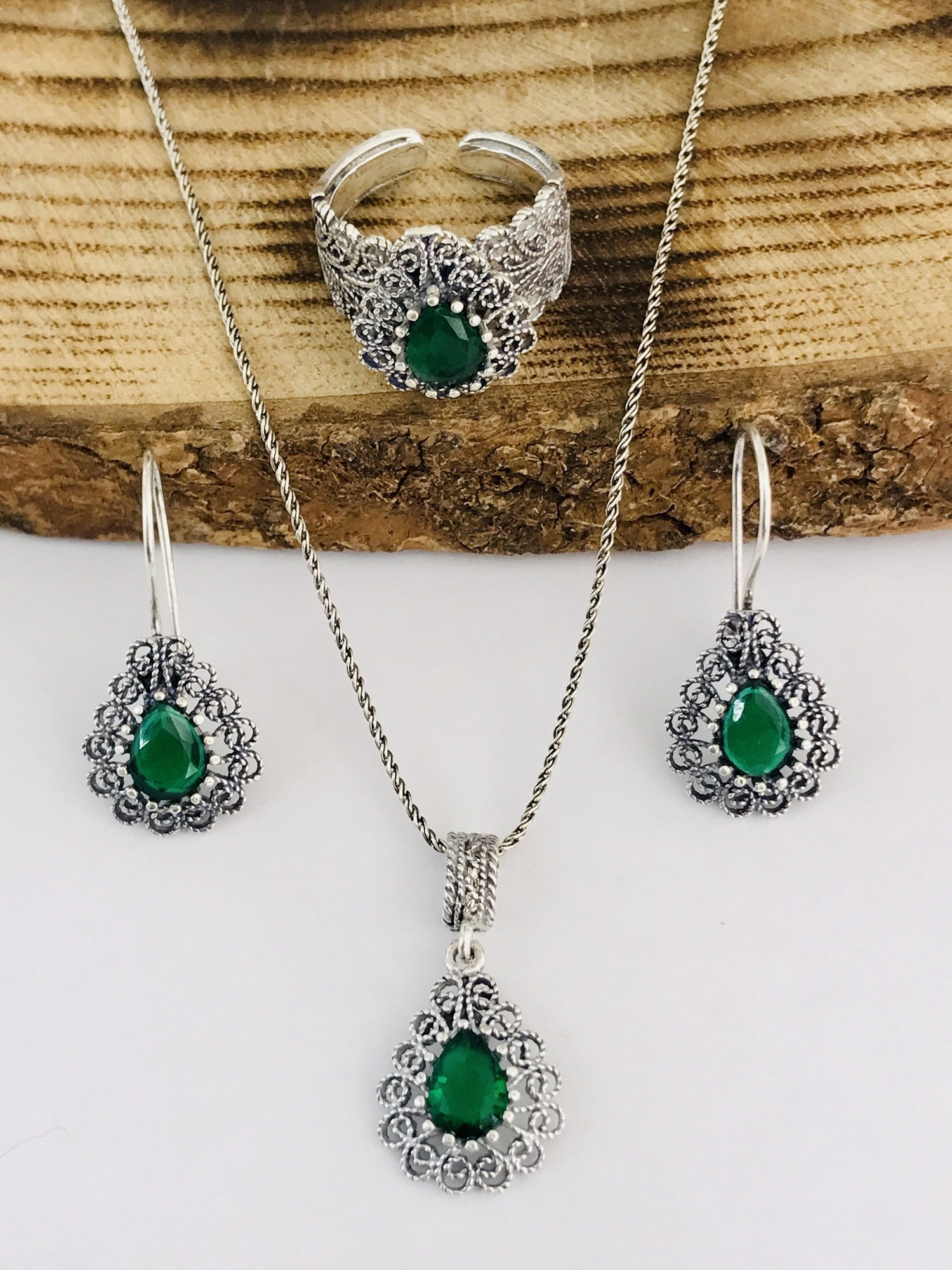 925 Ayar Gümüş Oksitli Telkari Zümrüt Taşlı Bayan Üçlü Set
