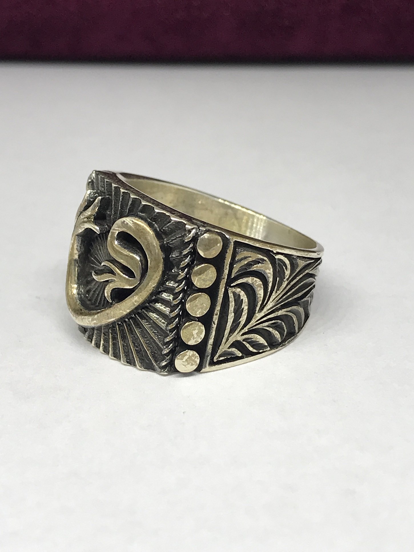 925 Ayar Gümüş Kalem İşçilikli Vav Yazılı Erkek Yüzük ST13